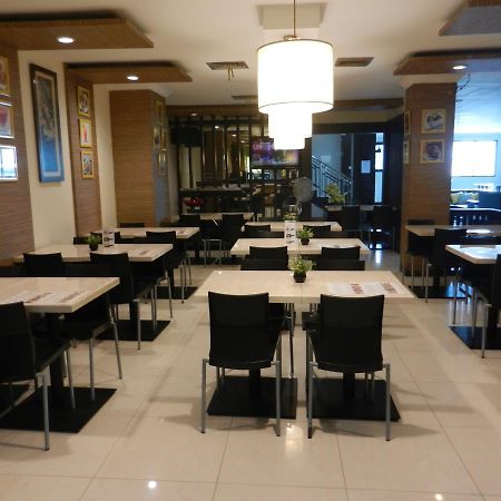 Karsa Utama Hotel Giacarta Esterno foto