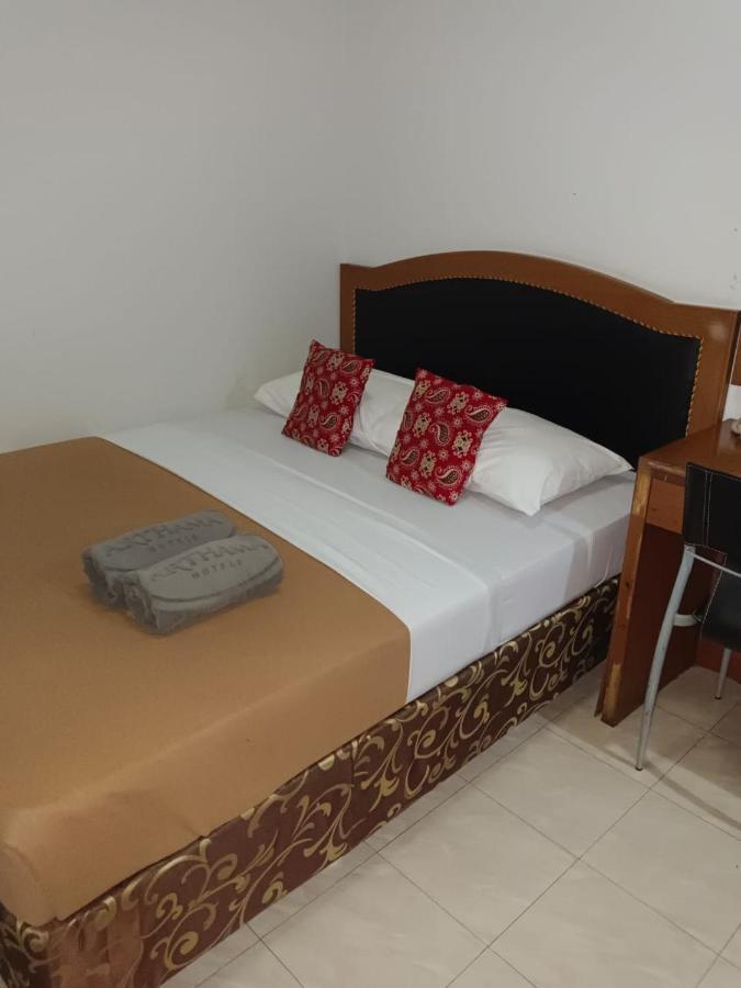 Karsa Utama Hotel Giacarta Esterno foto