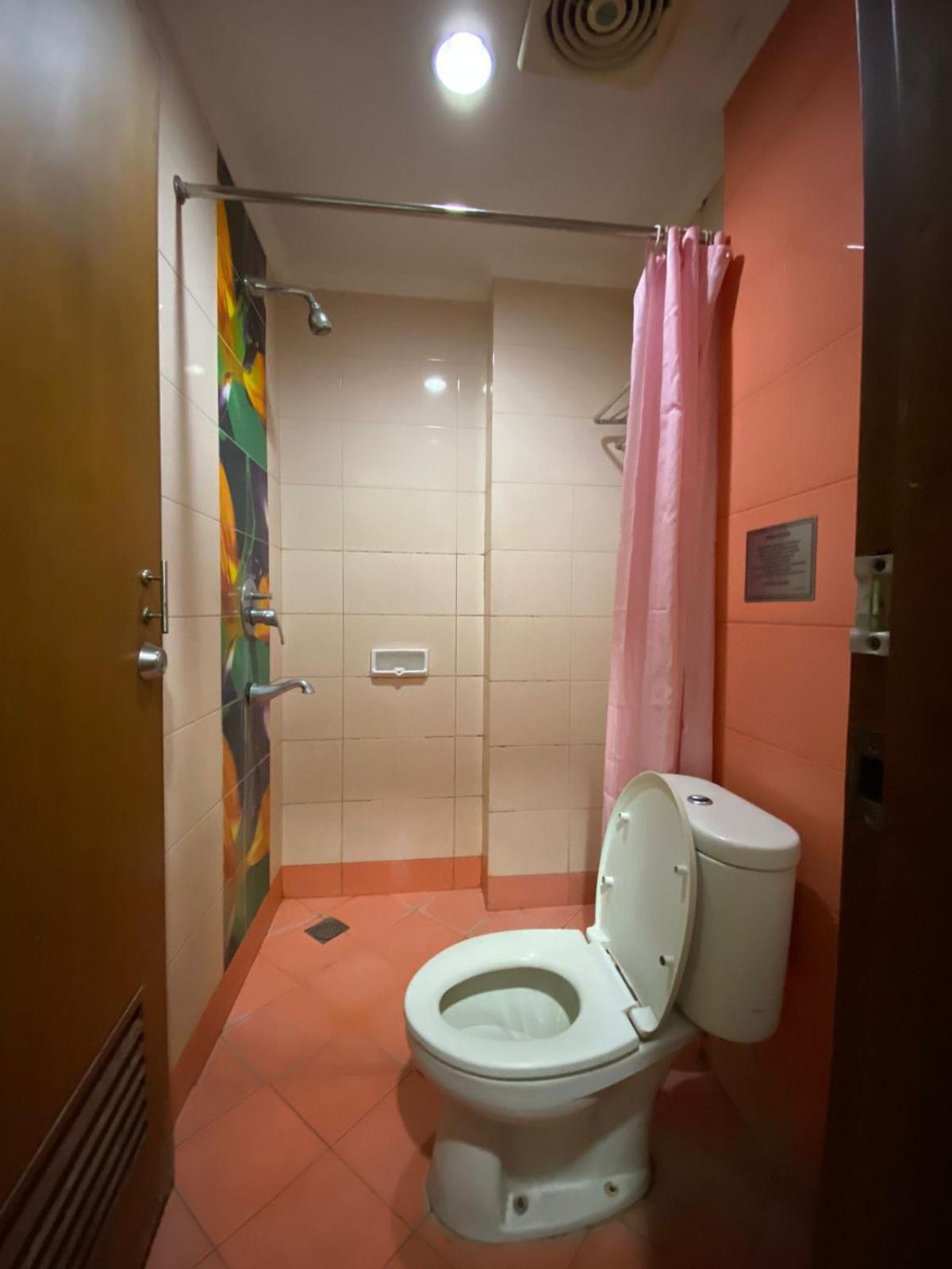 Karsa Utama Hotel Giacarta Esterno foto