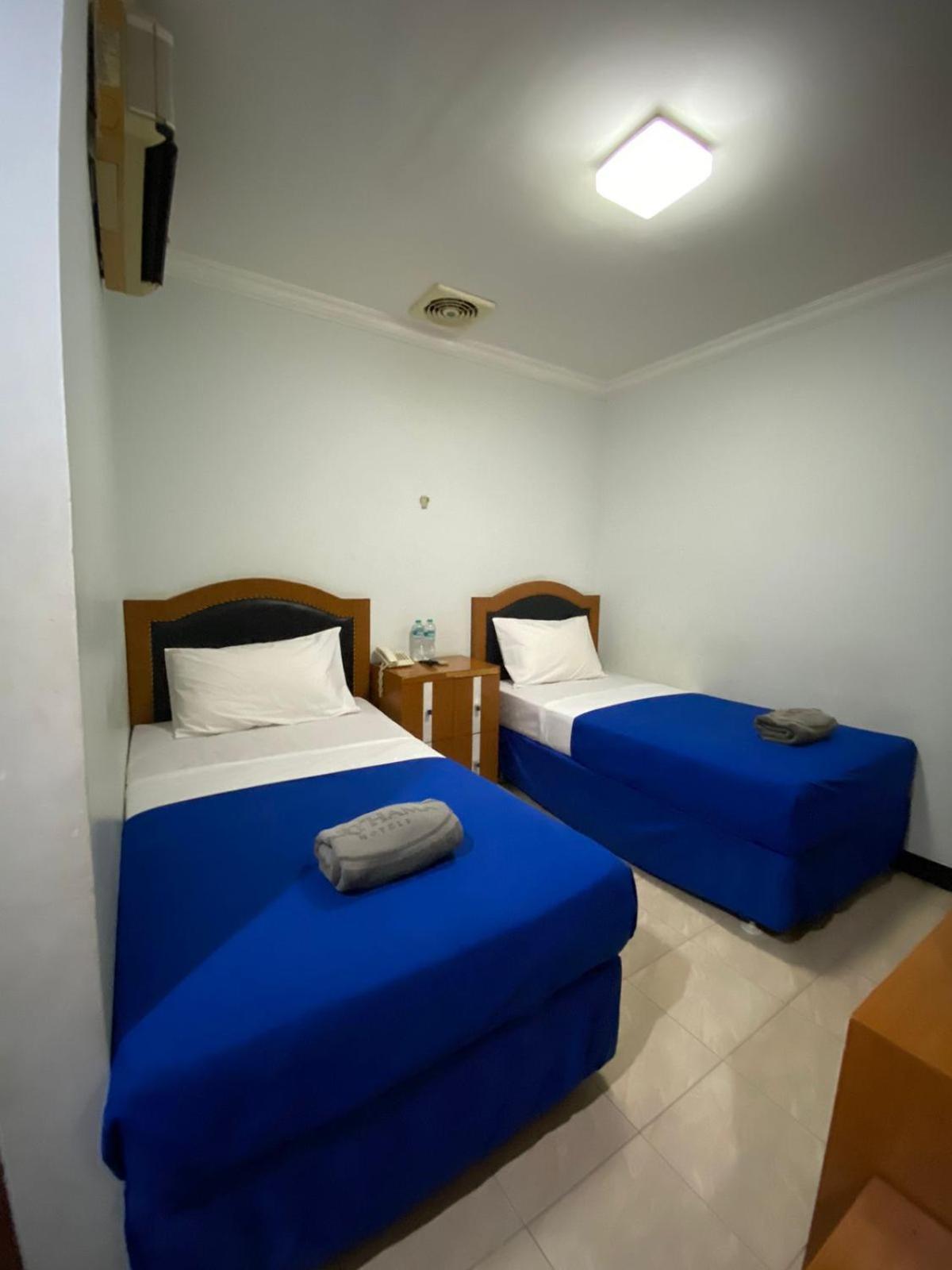 Karsa Utama Hotel Giacarta Esterno foto