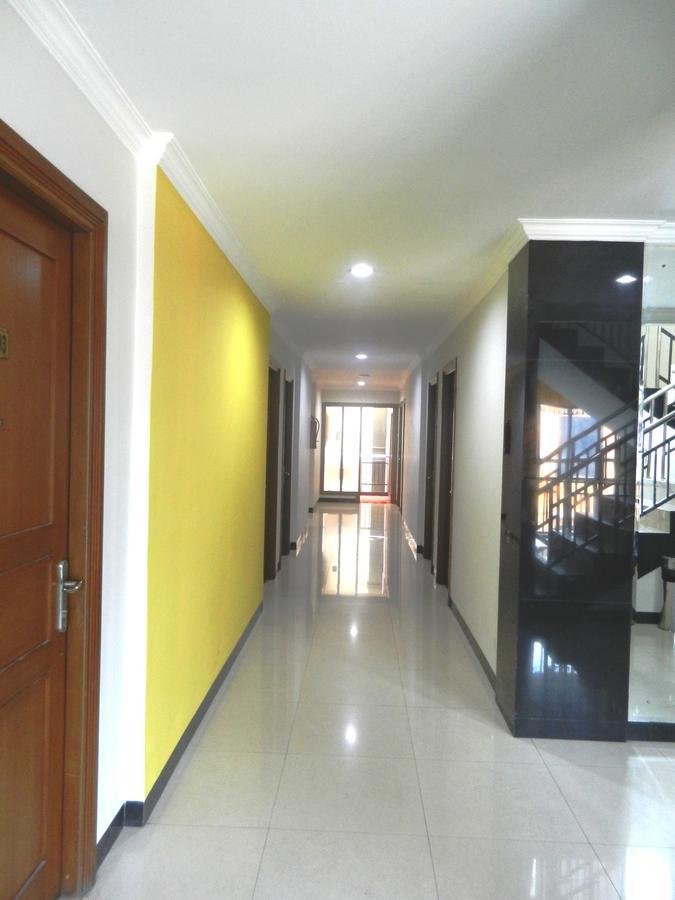 Karsa Utama Hotel Giacarta Esterno foto