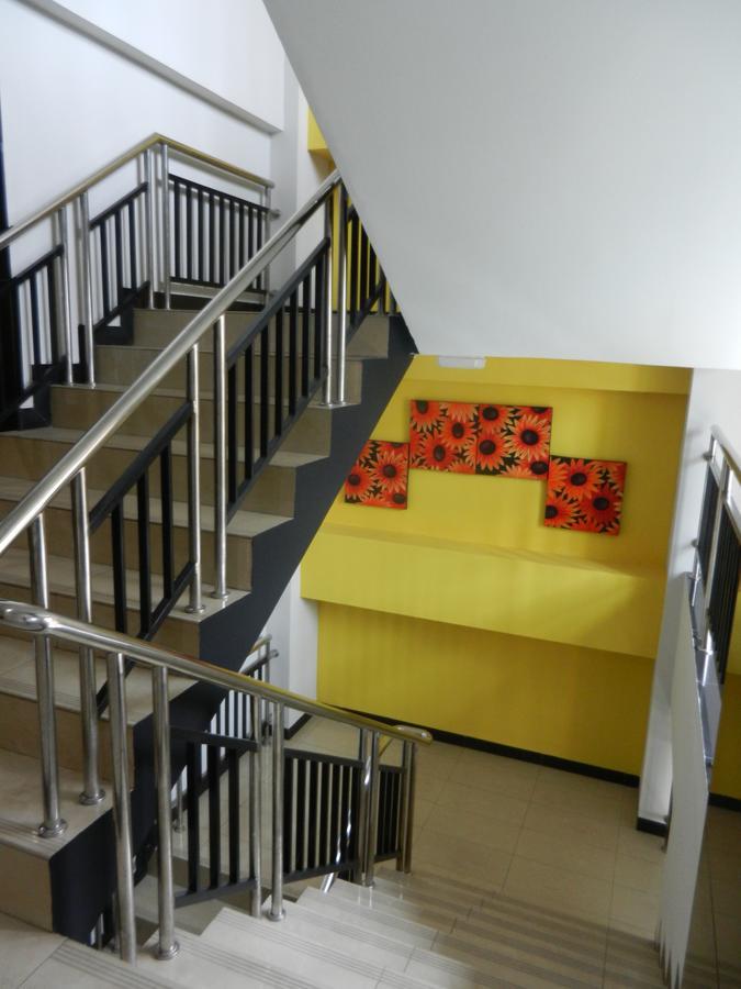Karsa Utama Hotel Giacarta Esterno foto